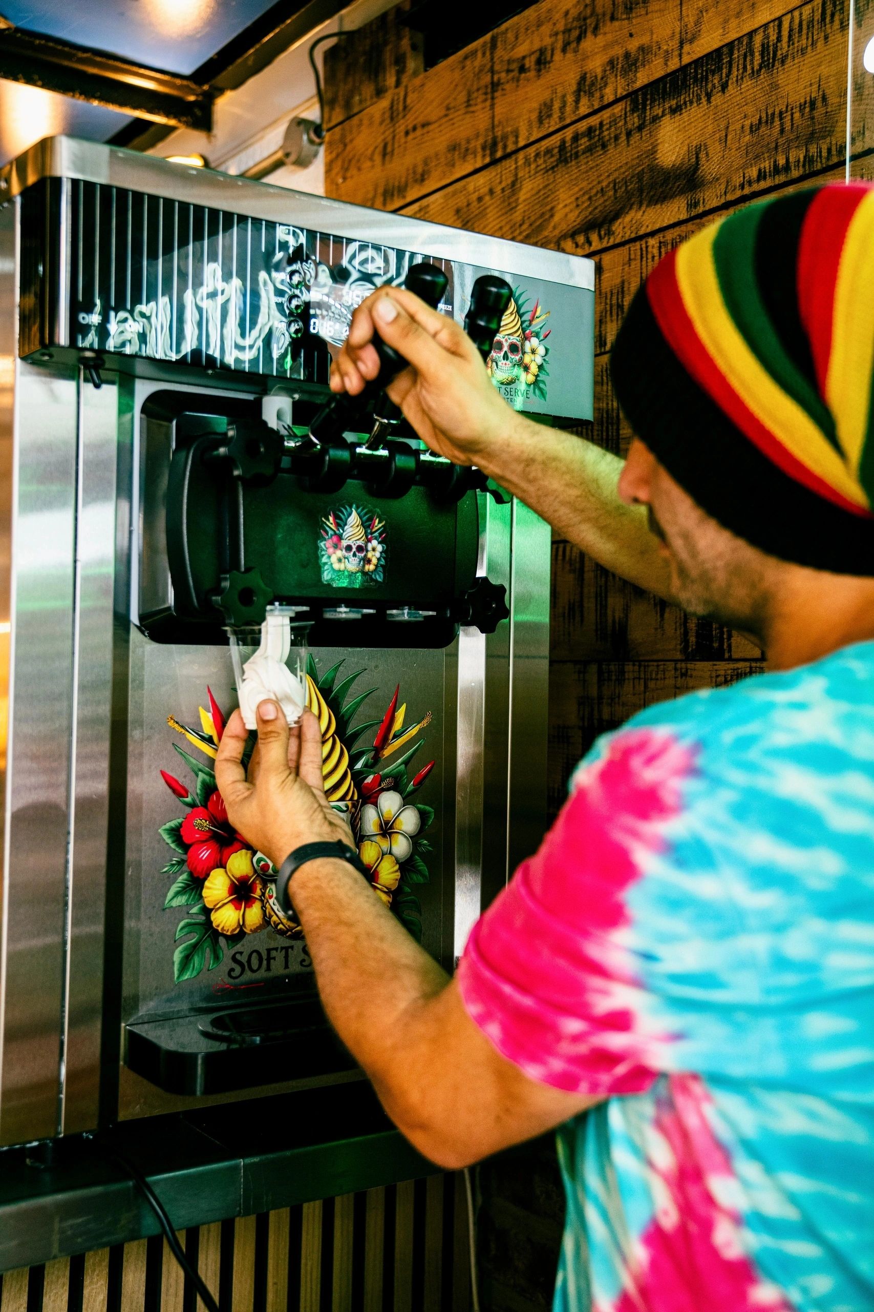 Soft serve machine dispensing